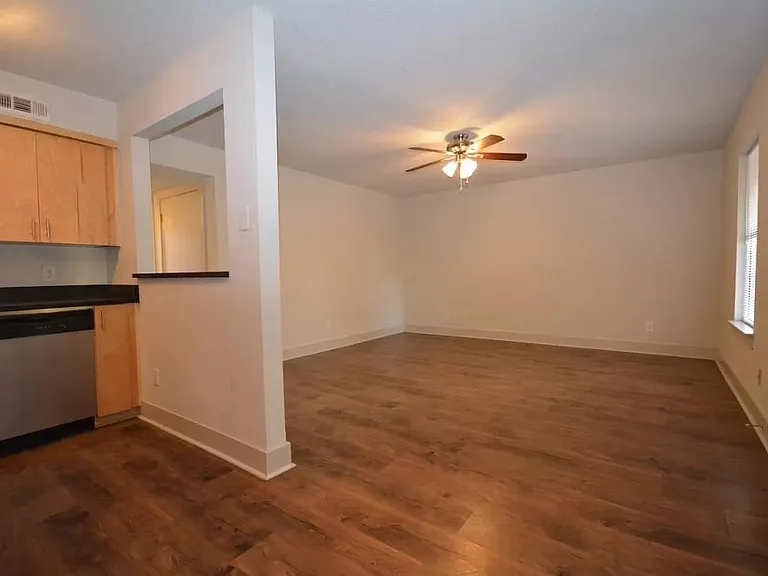 922 W Hughes St #4 — Photo 4