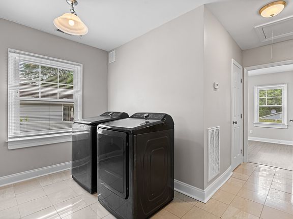 5th image of 2805 McCombs St