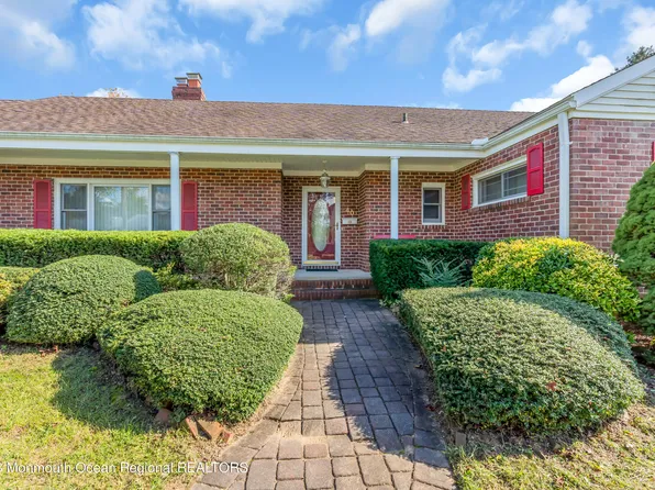 40 Navesink Avenue, Atlantic Highlands, NJ 07716