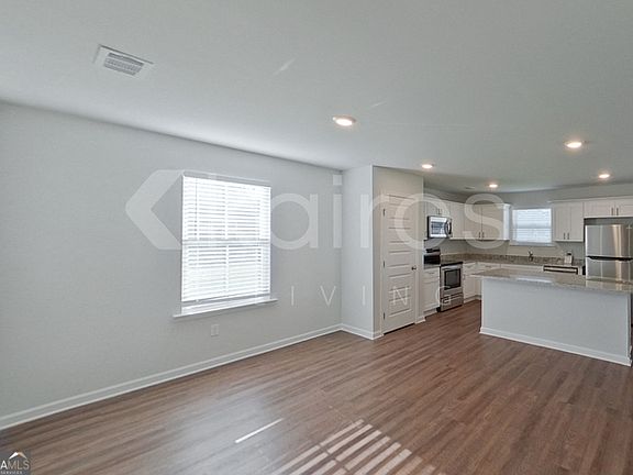 5th image of 137 Western Red Cedar Dr