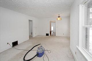 4th image of 208 Hussey Ave