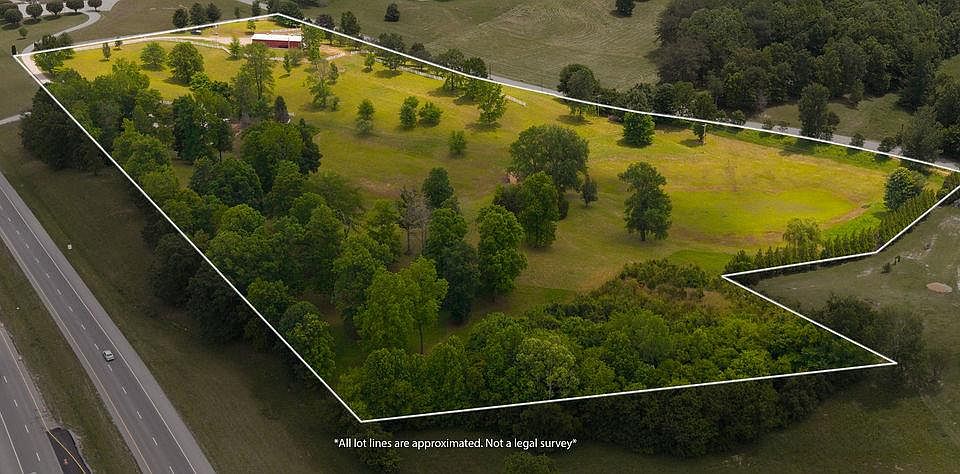1st image of 390 Park Dr