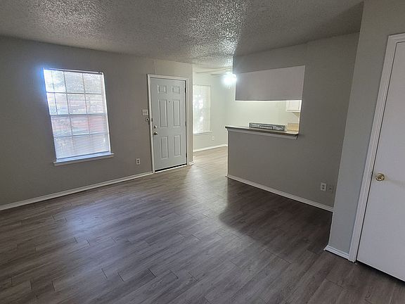 2nd image of 300 Kings Way Dr APT A