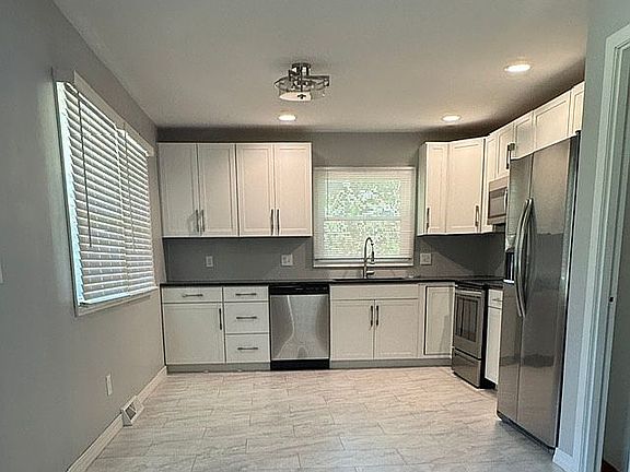 main level - full kitchen