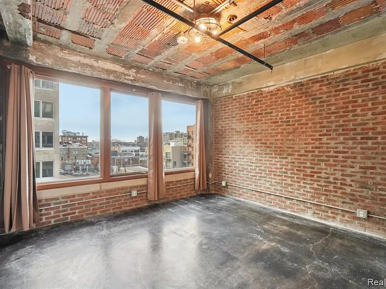 2915 John R St #502 — Photo 18