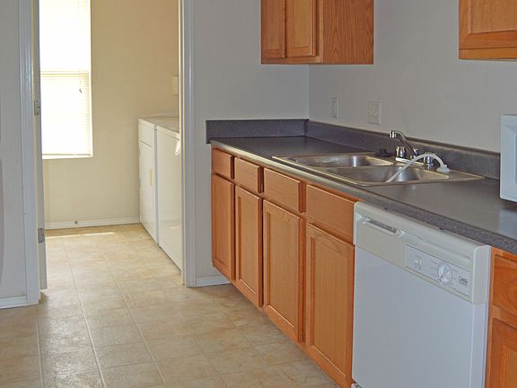 3rd image of 2903 Vineyards Pkwy APT 6