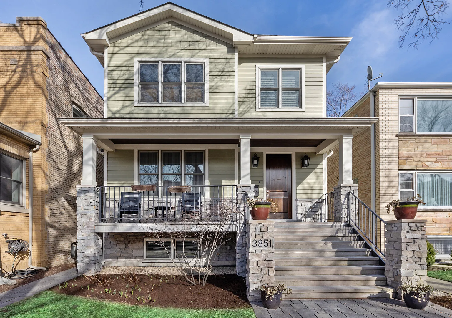 3851 N Oakley Ave, Chicago, IL 60618 | Zillow