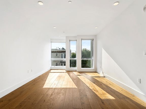 5th image of 1450 15th St #403