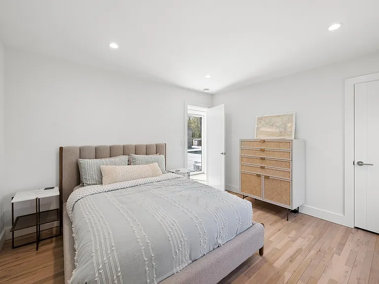 2406 Noyac Rd — Photo 17