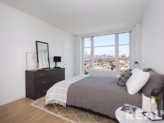 3rd image of 331 E Houston St APT 9G