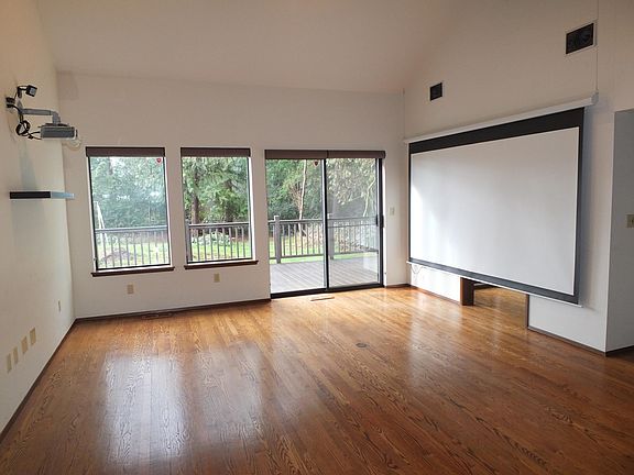 4th image of 13722 48th Dr SE