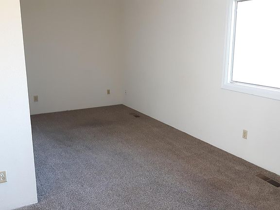 4th image of 5455 Silver Hills Cir