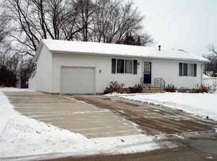 905 9th Ave SW, Independence, IA 50644