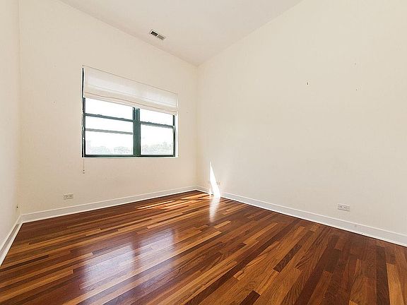 3rd image of 1617 W Estes Ave APT 3C