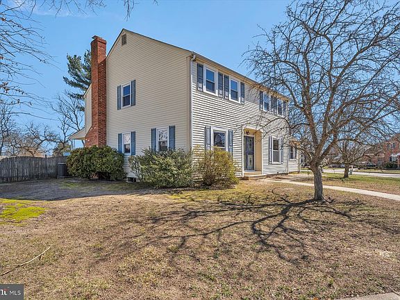 3rd image of 215 Hampshire Dr