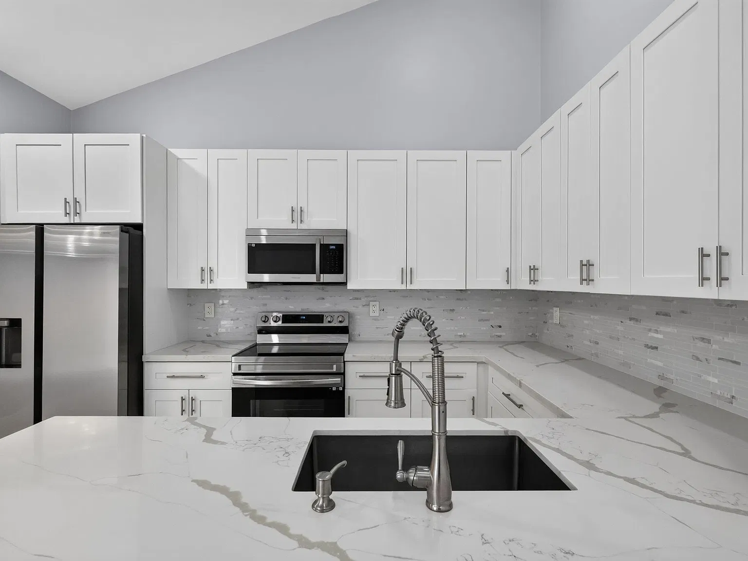 3 bed, 2.0 bath, 1332 sqft, $2,700 — Photo 1