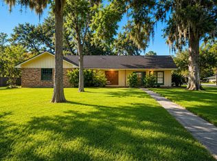131 Daisy St, Lake Jackson, TX 77566
