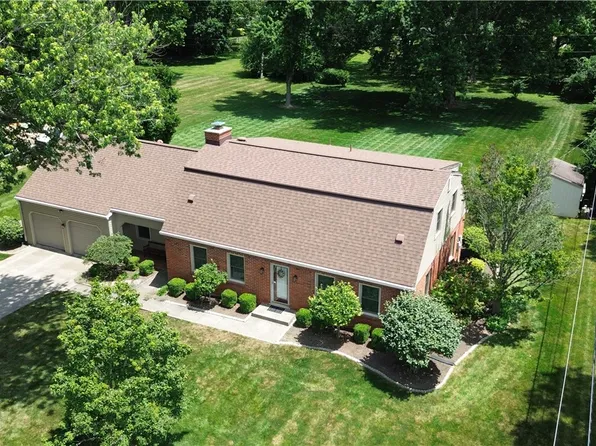 2221 Fiesta Dr, Troy, OH 45373