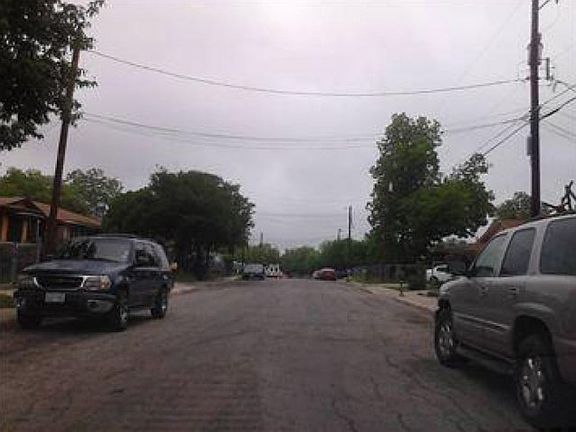 2nd image of 318 La Gloria St