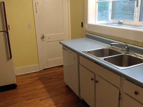 Kitchen w/dishwasher