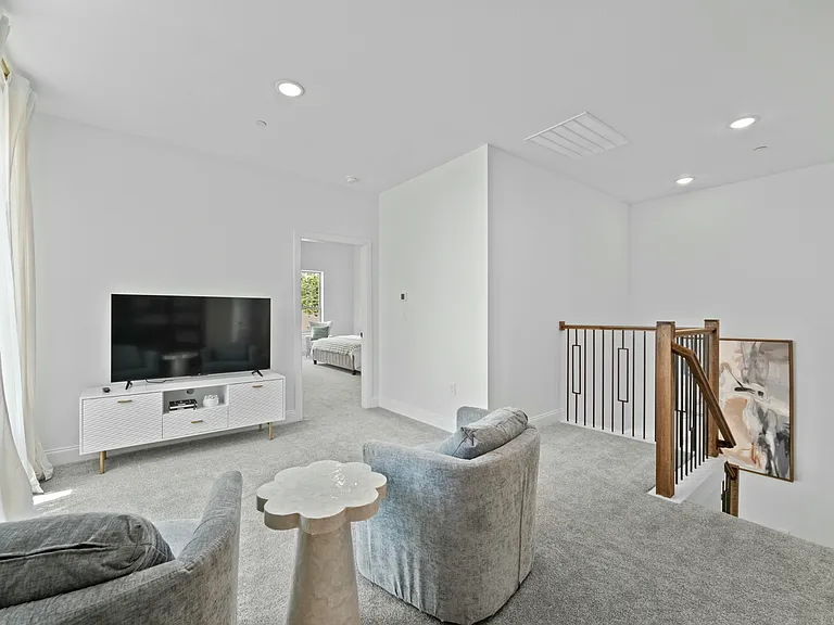 6141 Sachse St — Photo 10