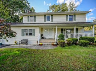 39 Kensington Dr, Manalapan, NJ