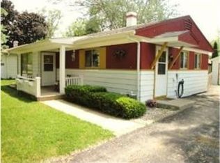 117 Hazard Rd, Carpentersville, IL 60110