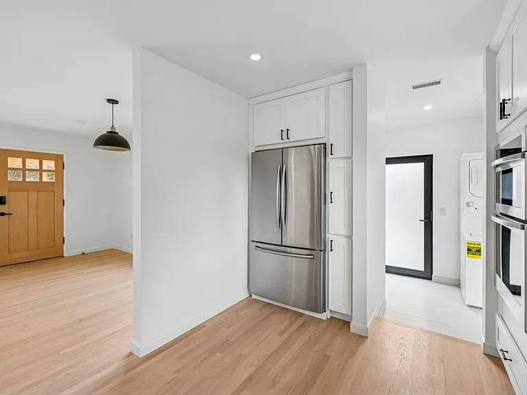 1061 Buena Vista Way — Photo 18