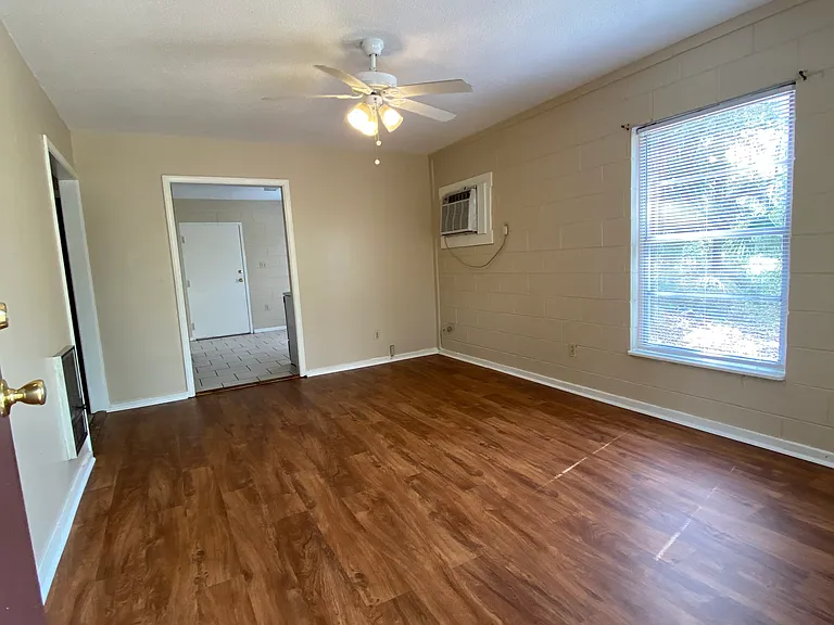 5015 Oleander Dr — Photo 1