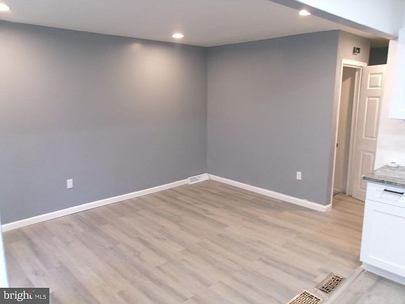 5th image of 1017 Barker Rd