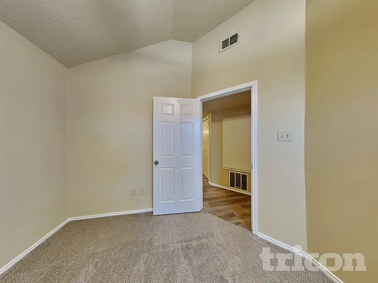 1715 Cordova Dr — Photo 11