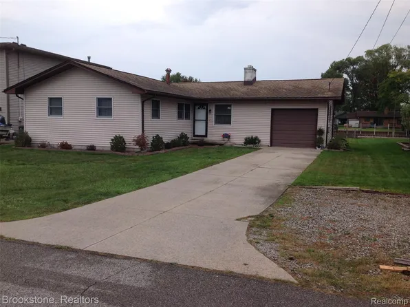 7266 Bluebill St, Clay, MI 48001