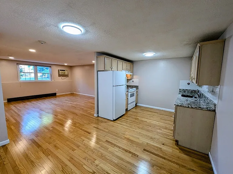 89 Pleasant St #C1 — Photo 2