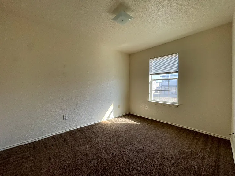 4506 Sylvia Dr — Photo 9