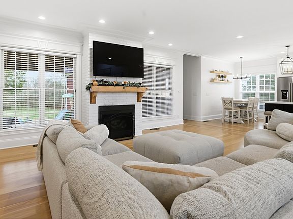 4th image of 102 Briana Rd