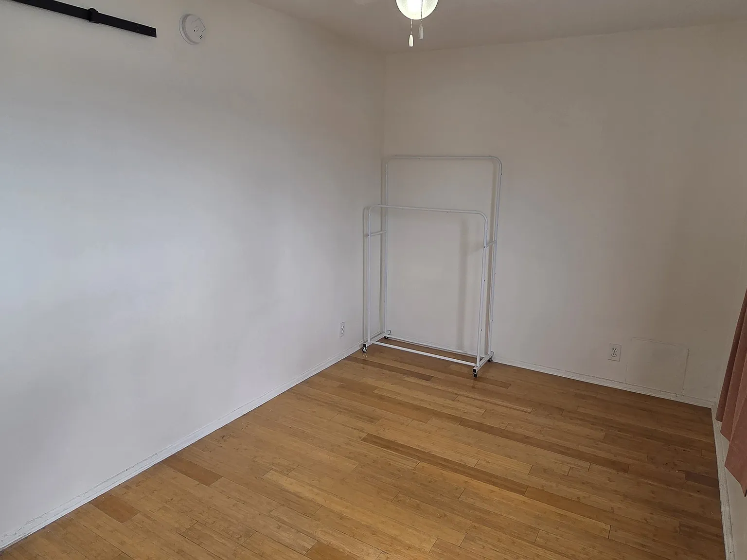 4 bed, 1200 sqft, $950 — Photo 1