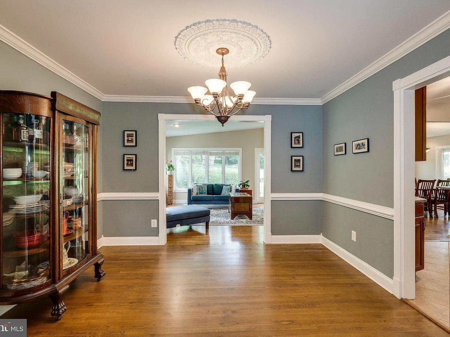 5 bed, 3.0 bath, 2482 sqft, $4,900 — Photo 3