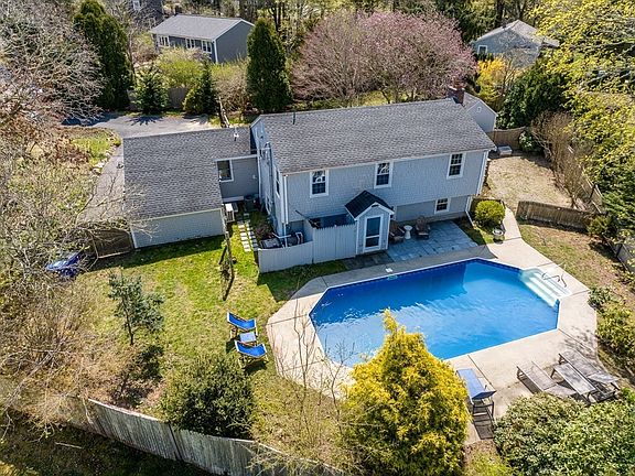 3rd image of 8 Elizabeth Rd