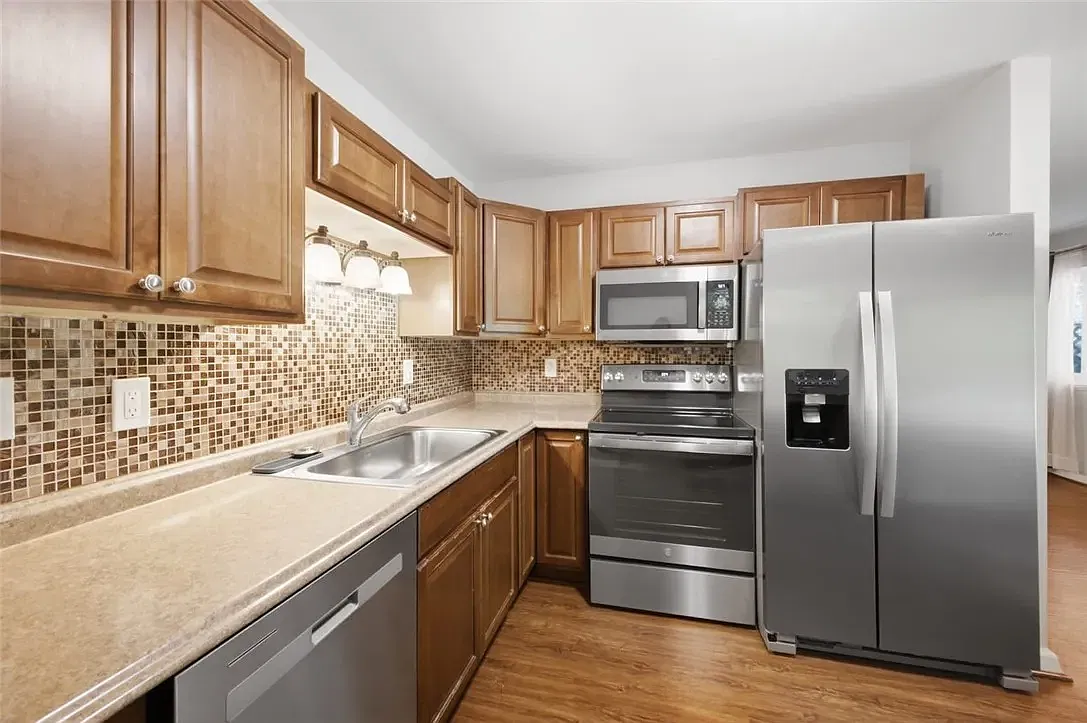 3 bed, 1195 sqft, $2,000 — Photo 4