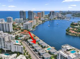 425 Bayshore Dr, Fort Lauderdale, FL