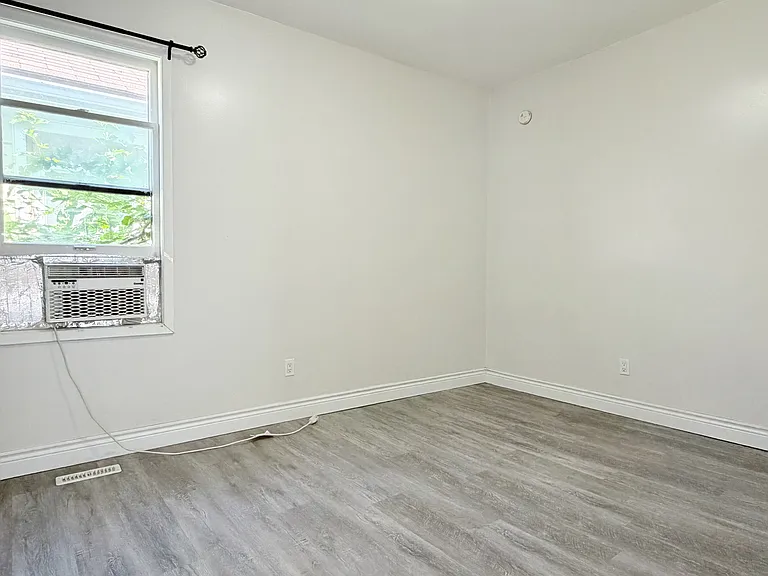 476 Aylmer Ave — Photo 11