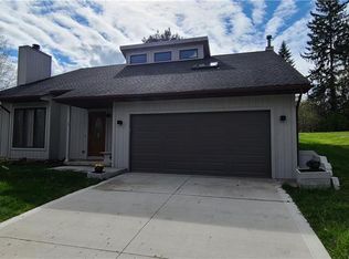 17208 Chillicothe Rd, Chagrin Falls, OH 44023