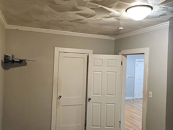 4th image of 15 Allen St Floor 2