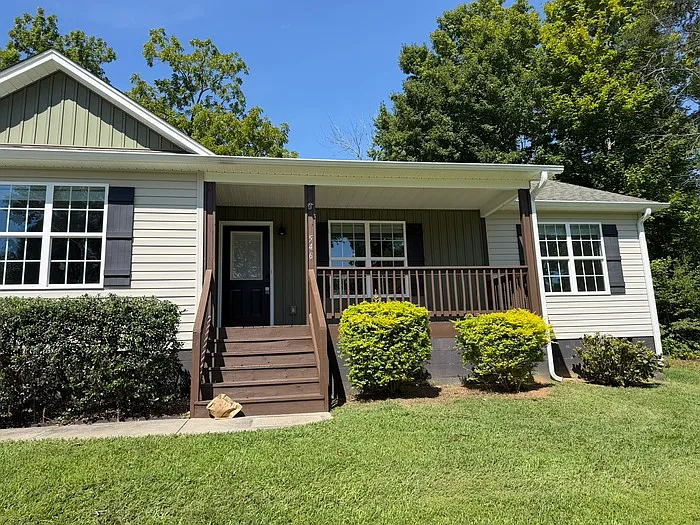 3 bed, 2.0 bath, $1,525 — Photo 1