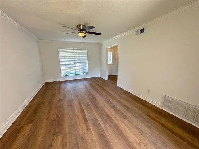 4 bed, 2.5 bath, 3090 sqft, $2,500 — Photo 2