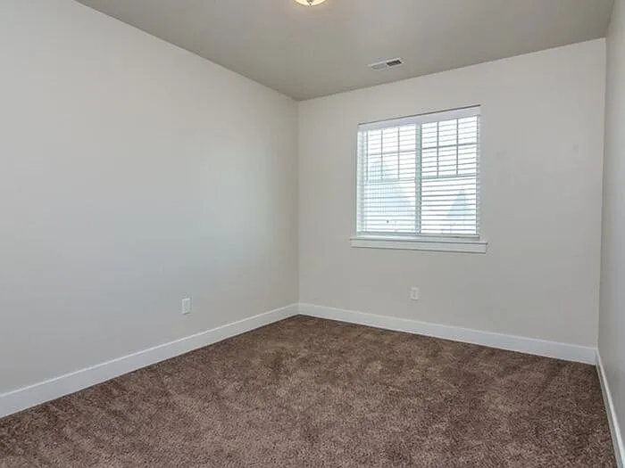 260 E 330 N — Photo 17
