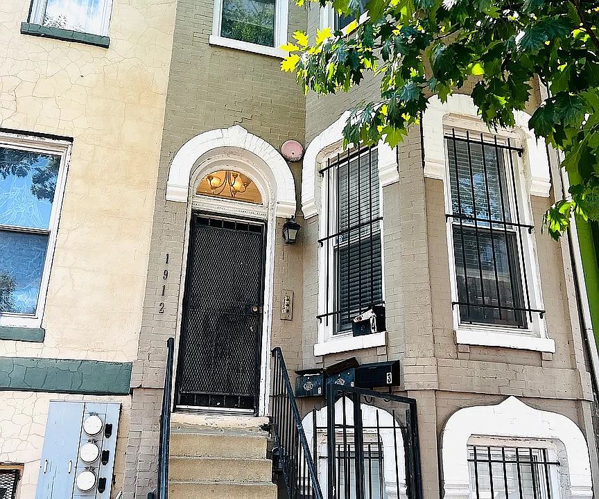 Beautiful row house in the heart of Shaw / U St