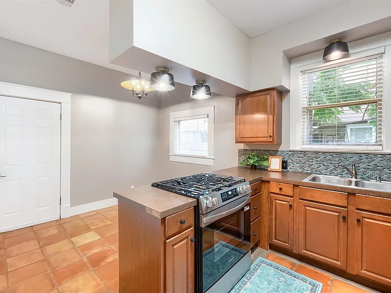 4308 Avenue G — Photo 6