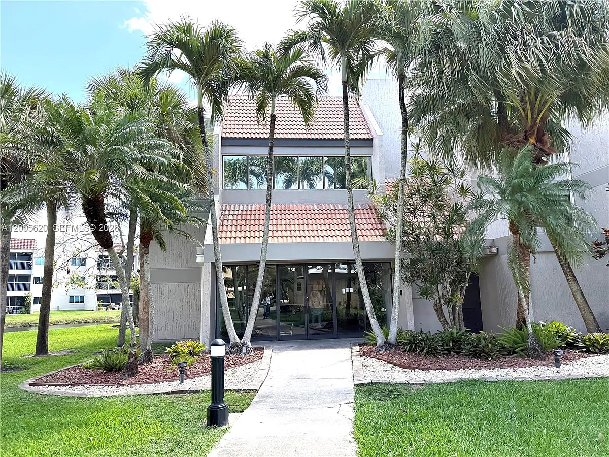 Building Photo - 230 Lakeview Dr #307