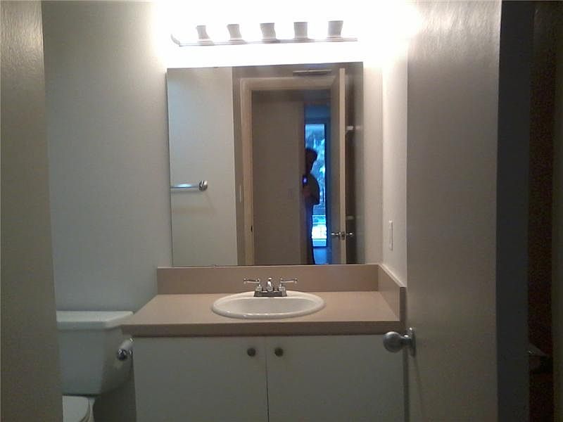 2nd image of 2731 Taft St APT 205